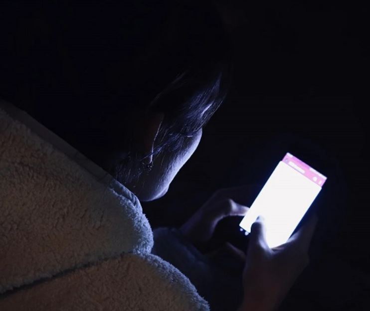 자기 전 전자기기 멀리하기