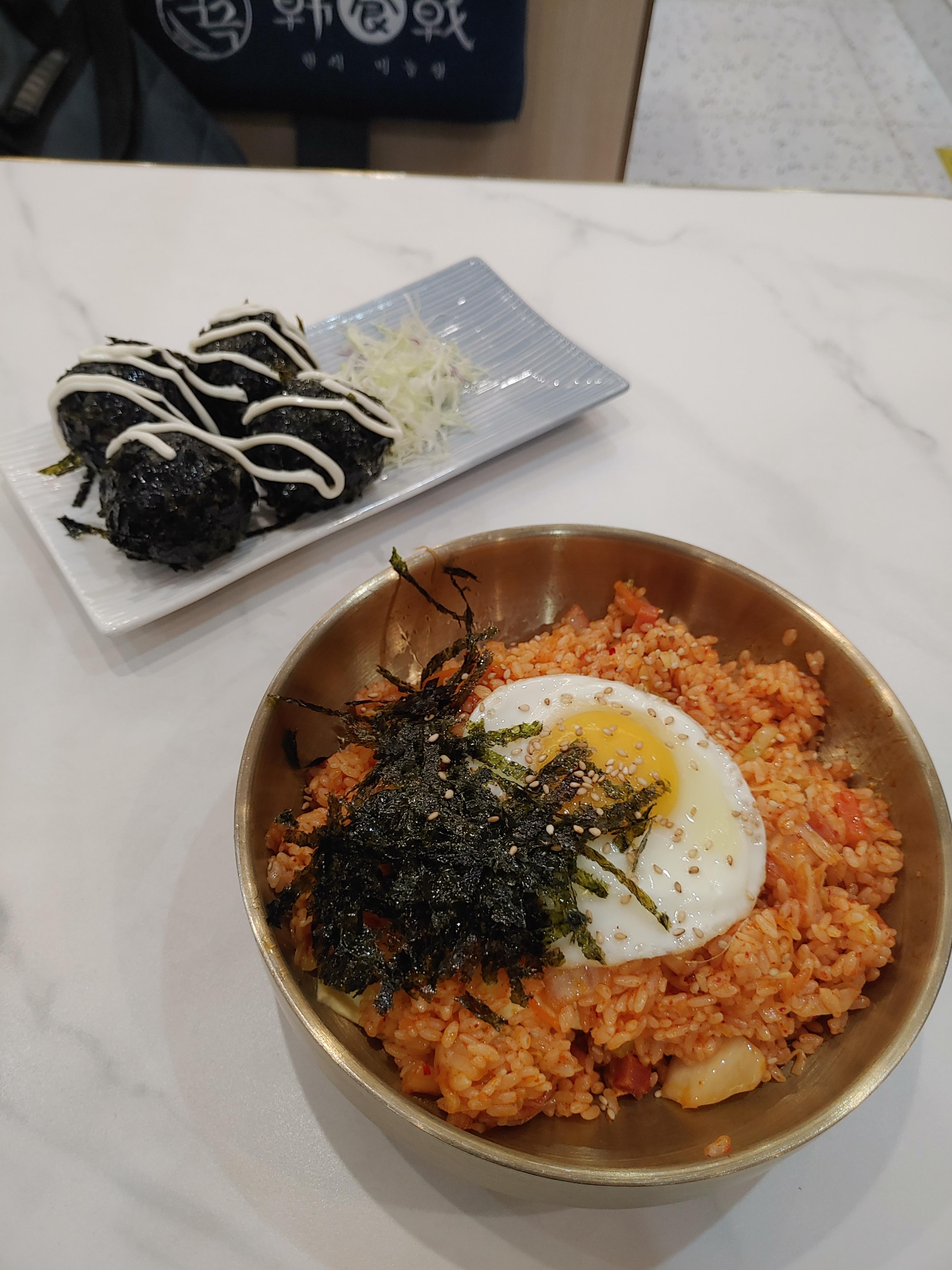 김치볶음밥과 참치주먹밥