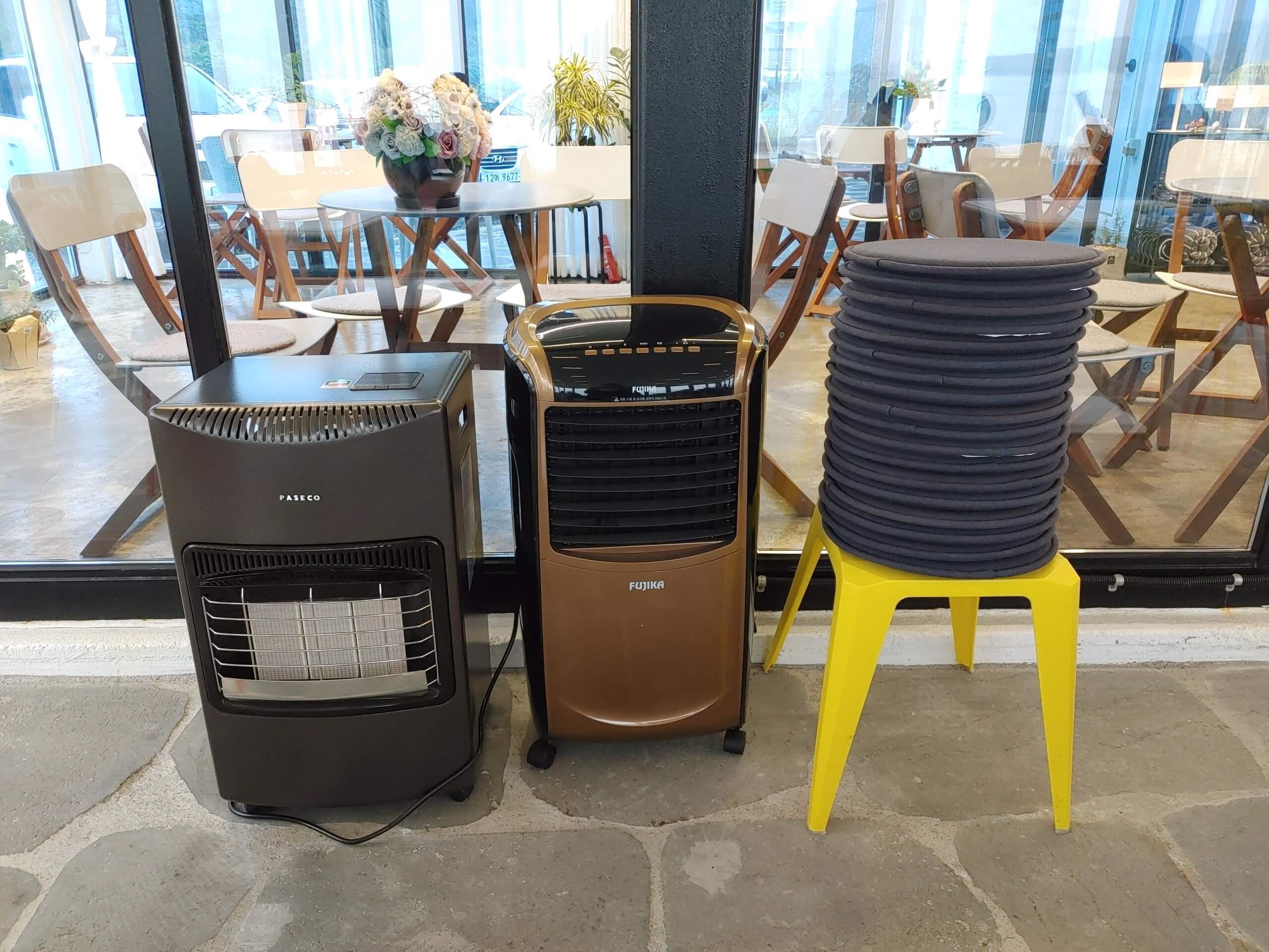 더_카이트21_카페_난로