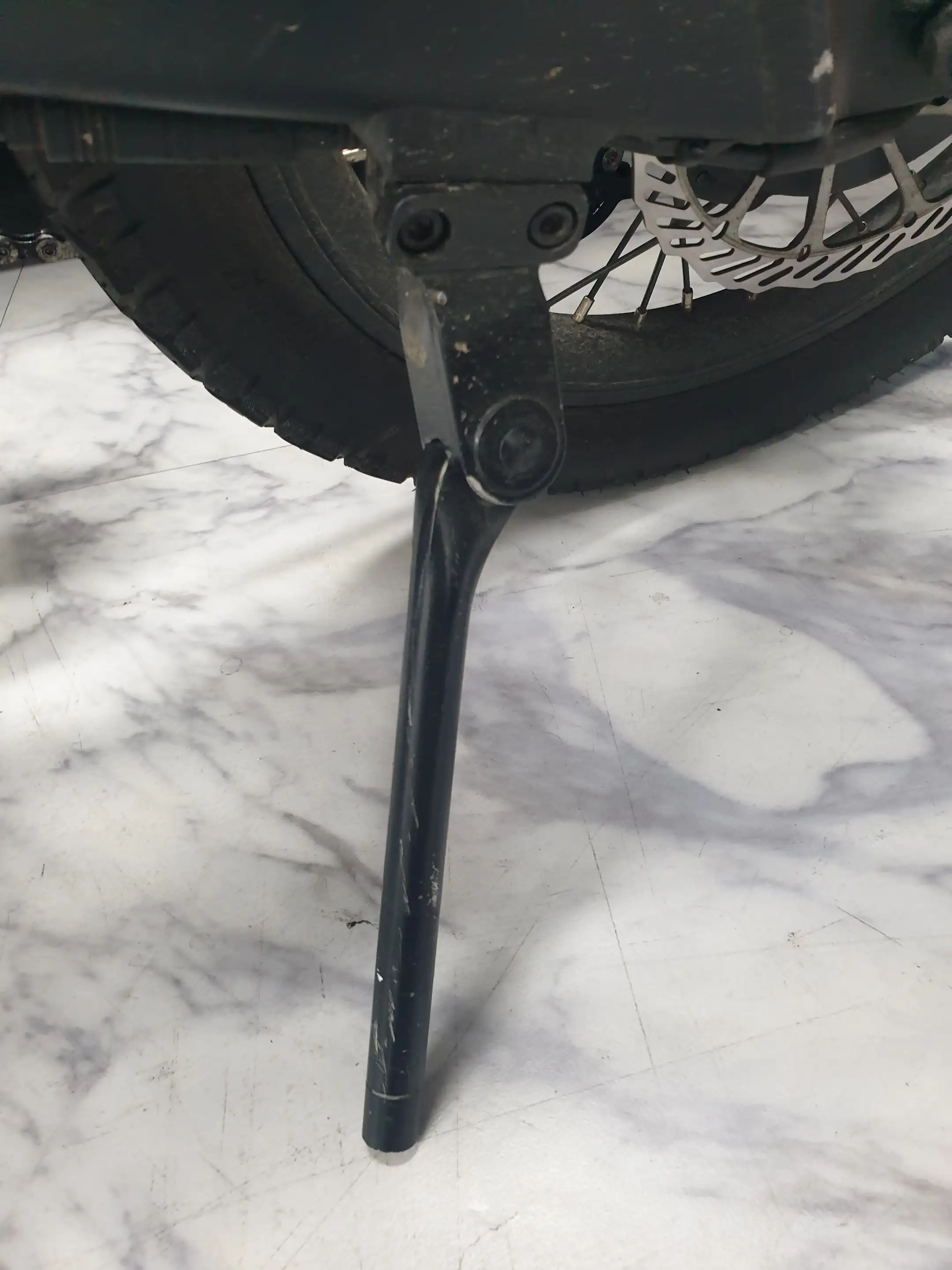 Q3 미니 킥스탠드 고무 팁 없어짐