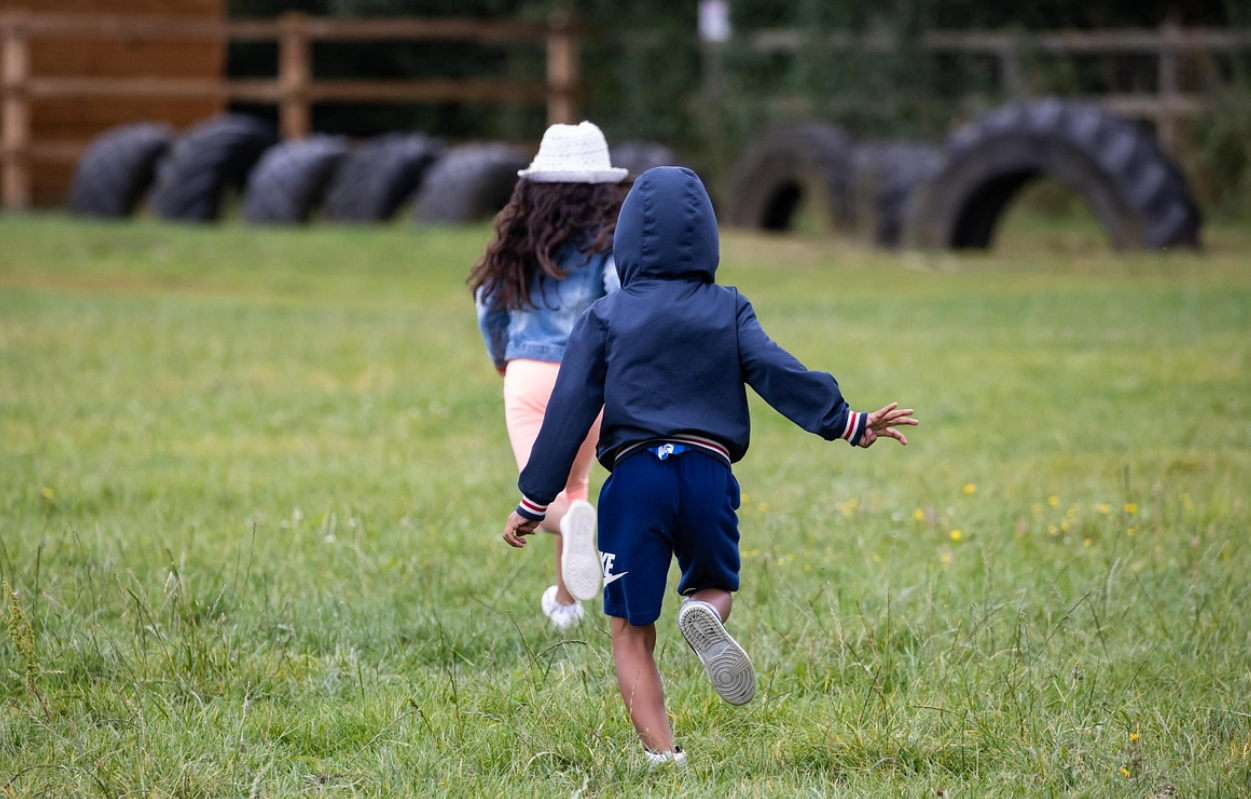가족과 함께하는 디지털 노마드 라이프: 육아와 교육 문제 해결법