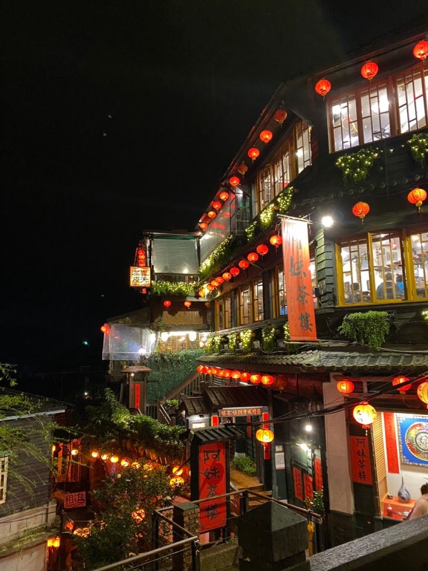 대만 타이페이 지우펀 산책길과 홍등이 어우러진 감성 골목, 2025년 봄 대만 여행지