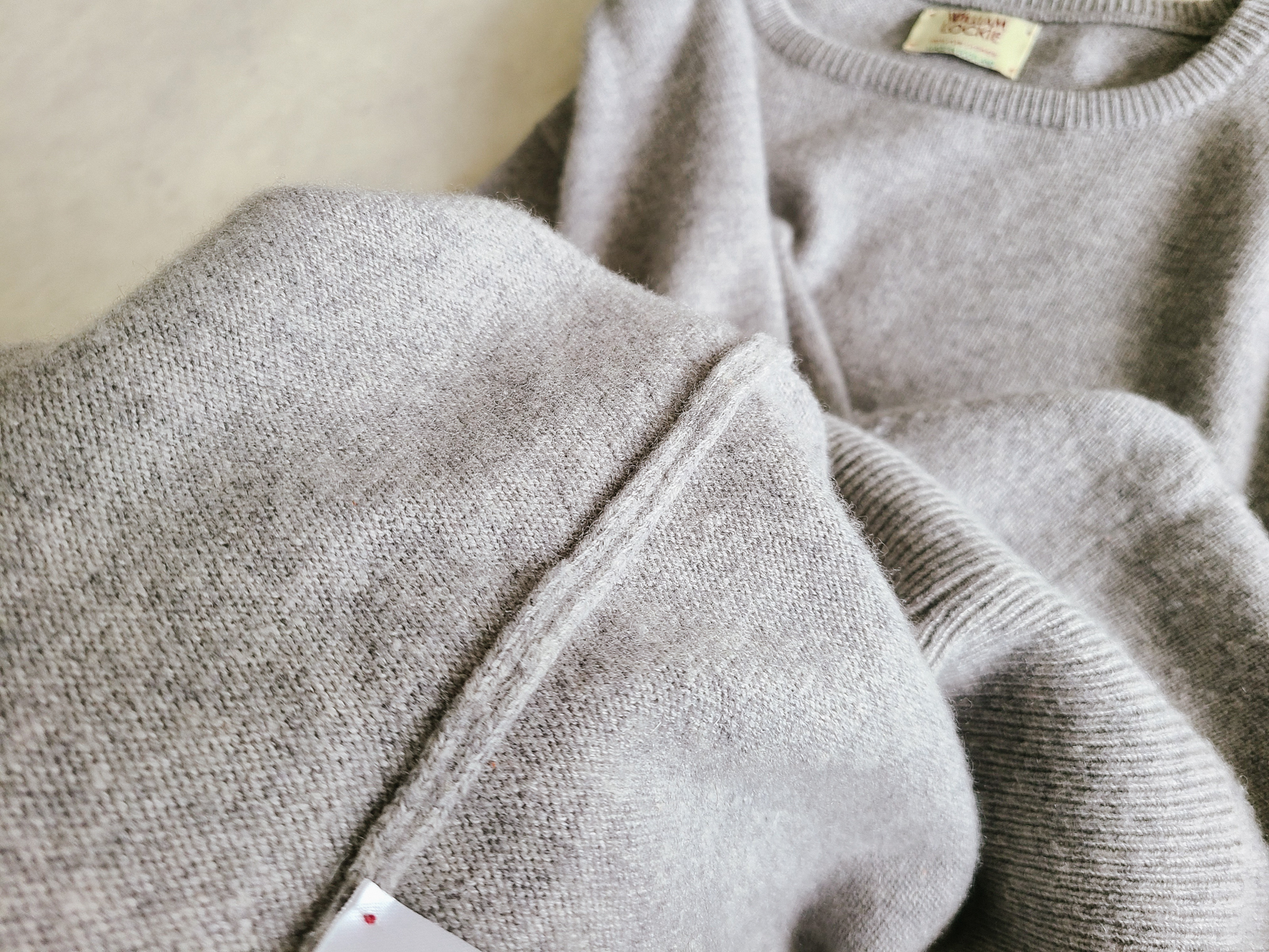 내부 봉제 또한 거슬림 없이 잘 되어 있어요