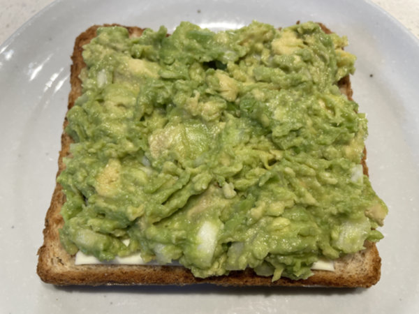 아보카도 스프레드 듬뿍 얹어 아보카도 샌드위치 만들기