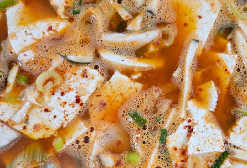 팔팔 끓고 있는 생생정보 음천할머니의 손두부밥상 두부찌개