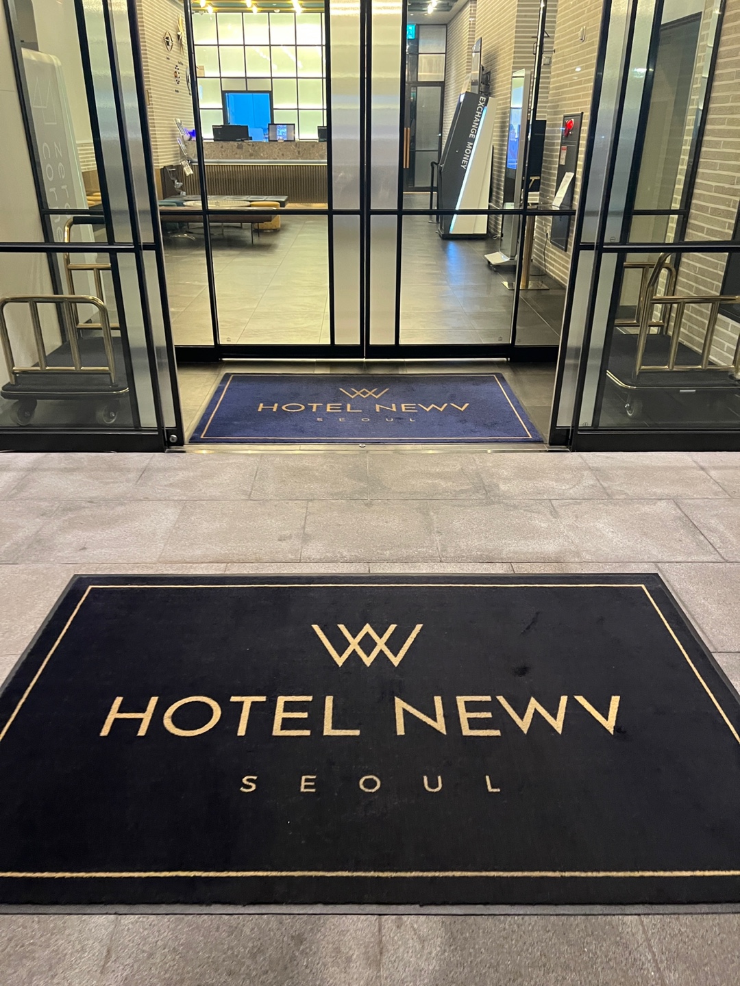 로비입구