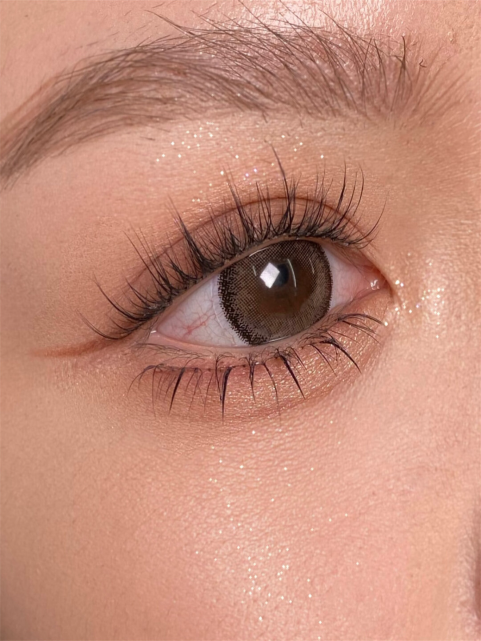 여성의왼쪽눈을찍은사진