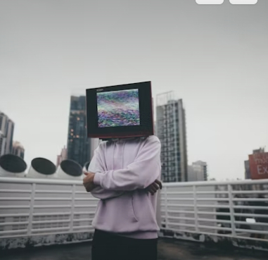 LG AI TV의 맞춤형 콘텐츠 추천 알고리즘, 몰입형 영상 체험, 음성 인식 기술