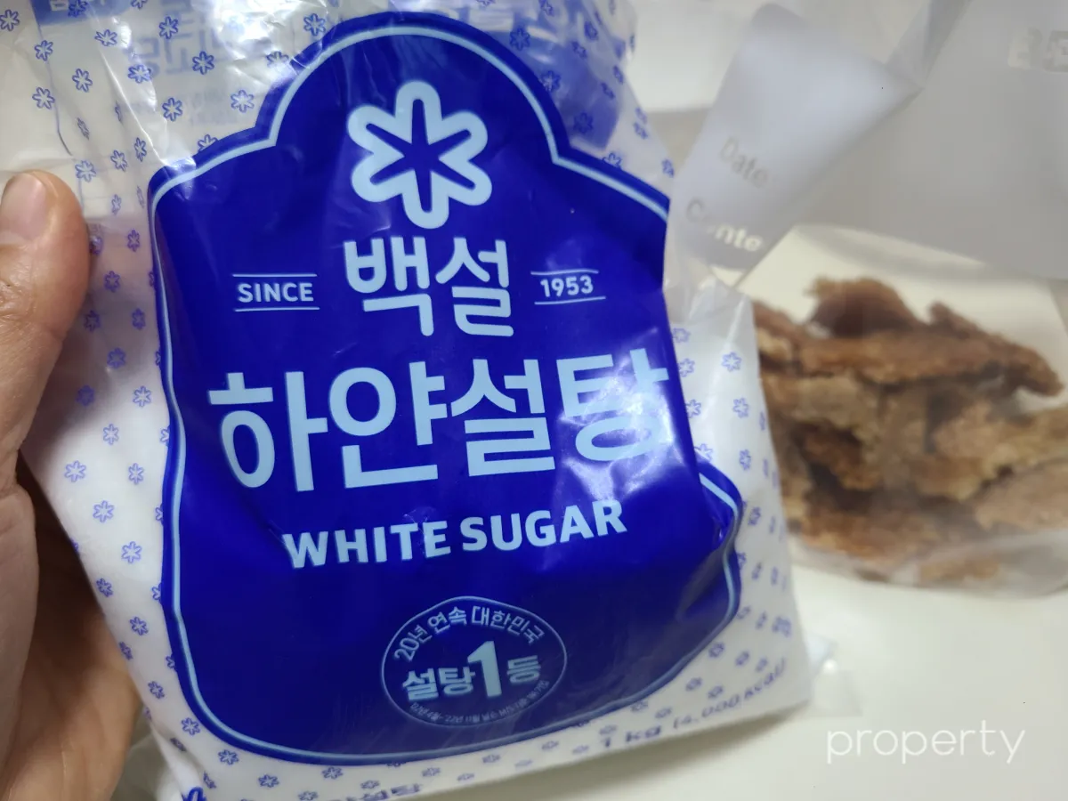 흰설탕-봉투-뒤에-누룽지-담긴-지퍼백