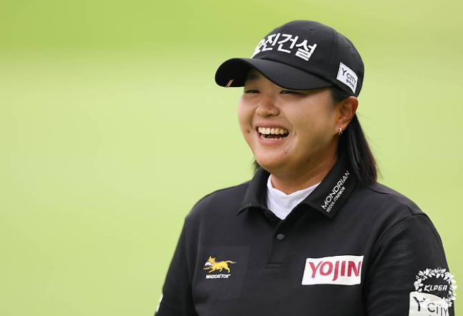 KG 레이디스 오픈 우승자 신다인 KIPGA 2연패