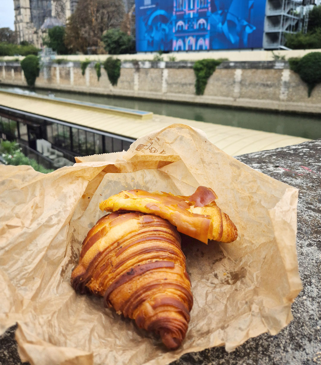 생세브랭 성당 근처 빵집에서 산 파리식 크로아상, 라틴지구 산책 전에 들르기 좋은 빵집 메뉴