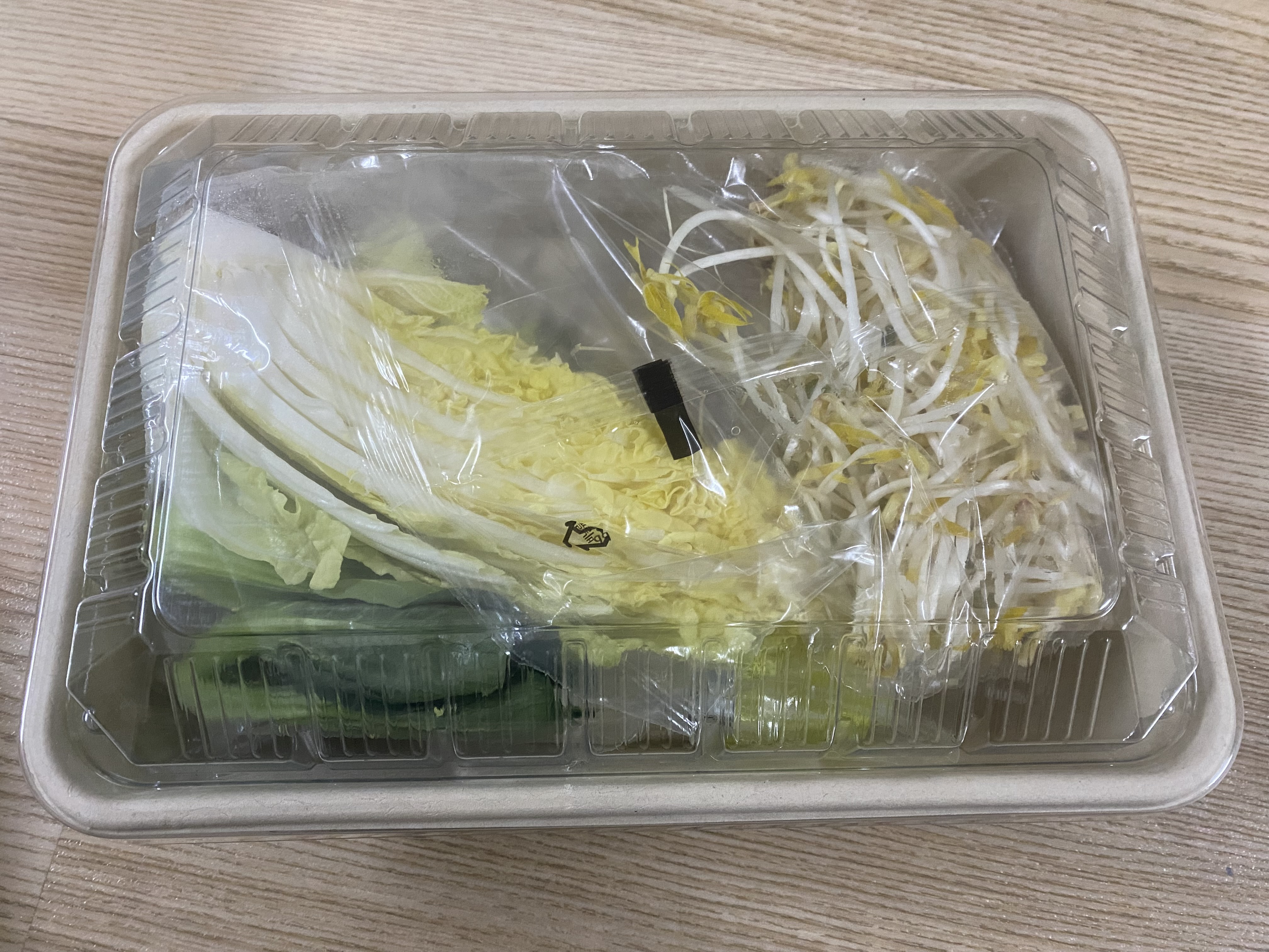 이마트 샤브샤브 밀키트 패키지의 실물 사진입니다.