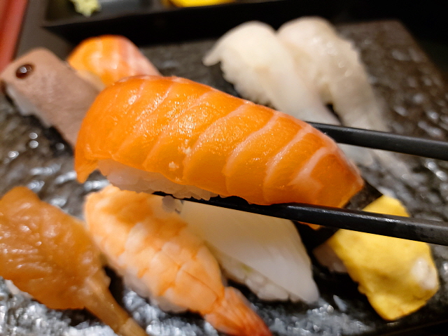 연어초밥