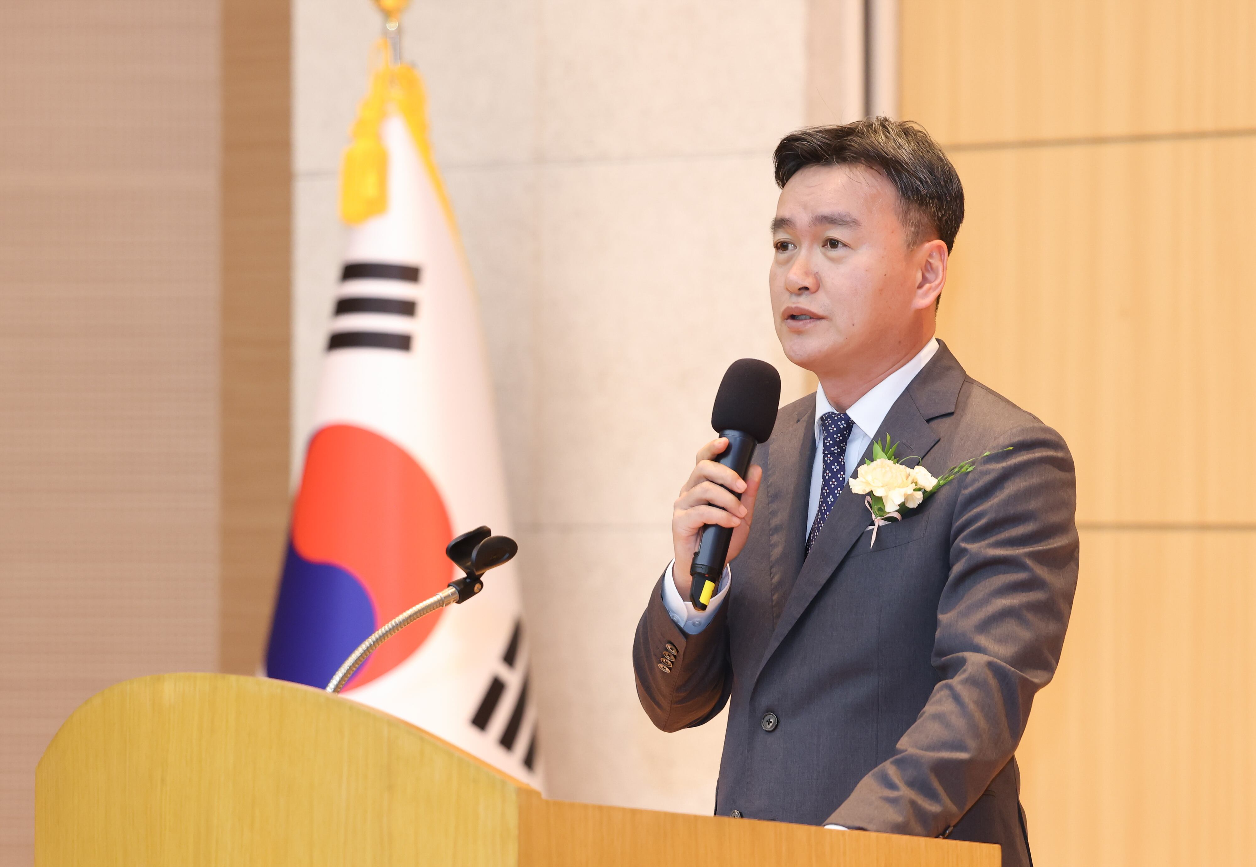 관세청 미국 원유 직접운송 특례 및 호주 나프타 대체품 규제 완화 경제적 효과 분석