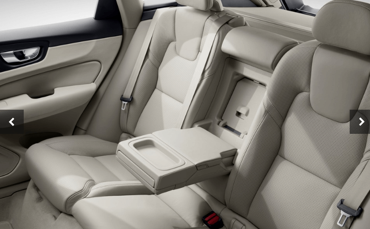 2023 볼보 XC60 화물공간