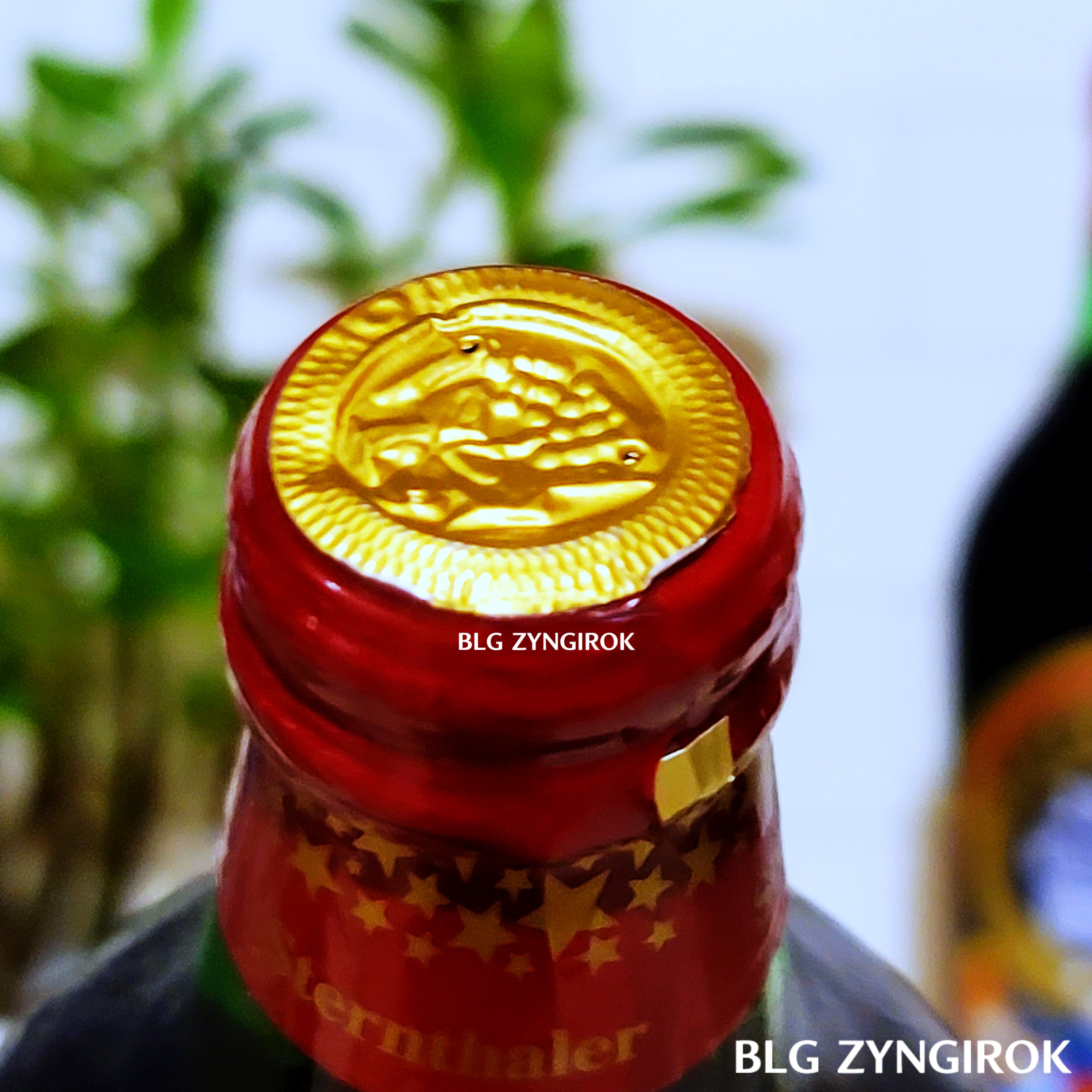 글뤼봐인-뚜겅-맨위에는-금박-느낌으로-포장되어있다.