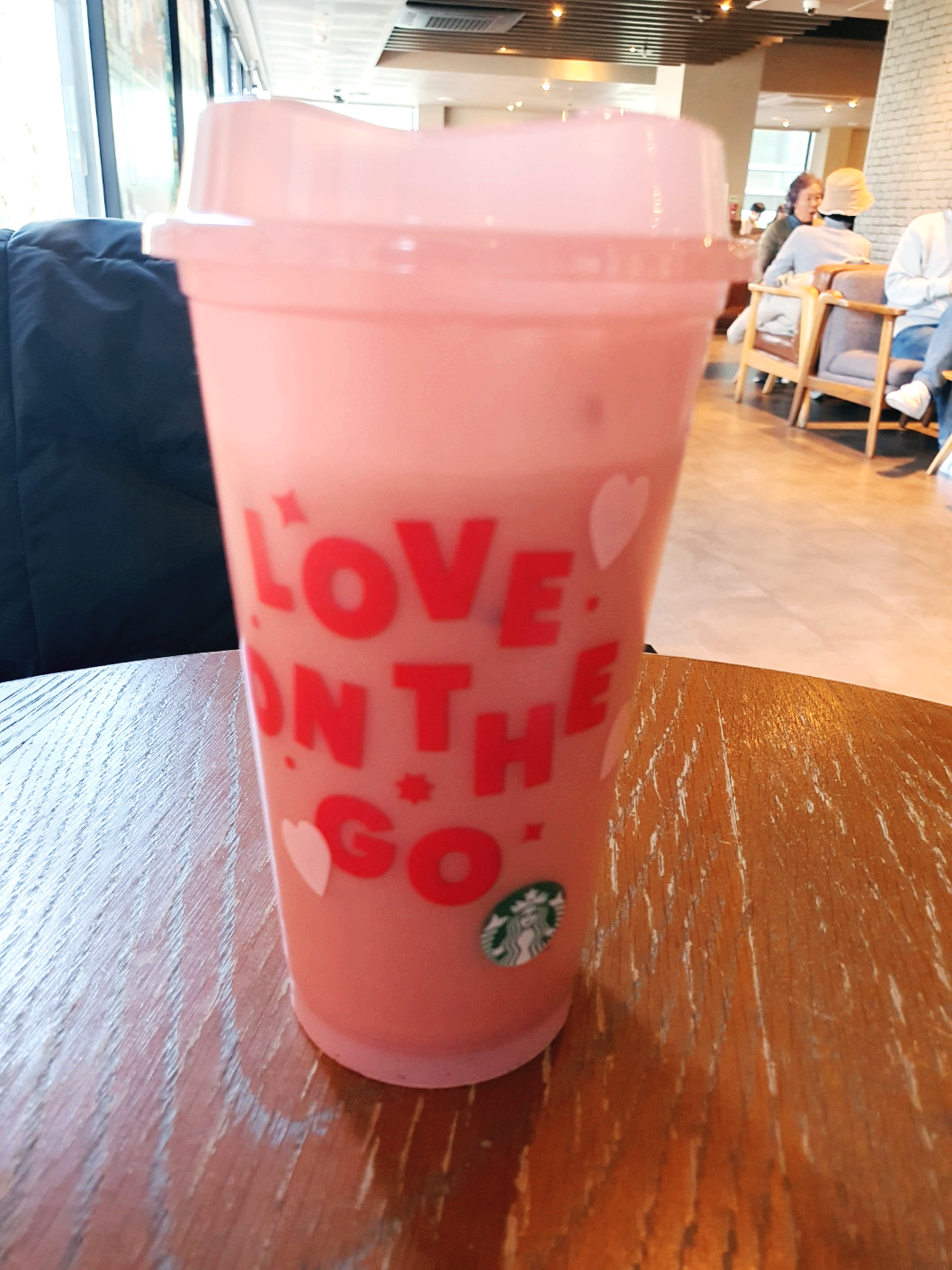 스타벅스 핑크 리유저블 컵 무료 증정 이벤트