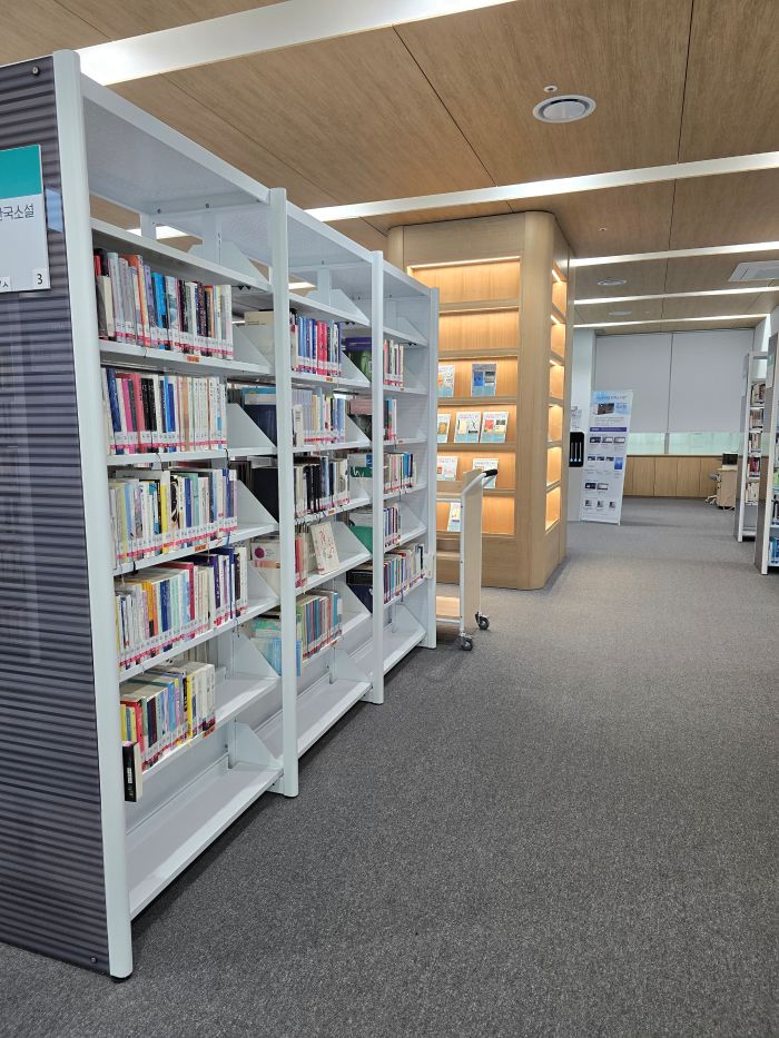 양평도서관-3층종합자료실-서가