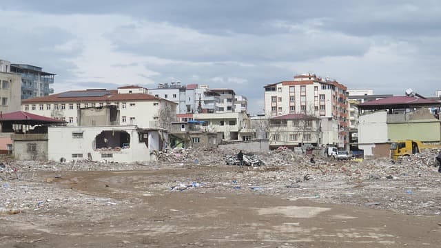 디지털 트윈 플랫폼 선택 가이드: 오픈소스 vs 상용 솔루션