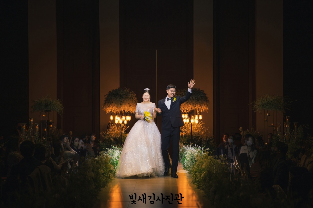위더스 영등포 본식스냅 펠리체홀 신랑신부 동시 입장 2
