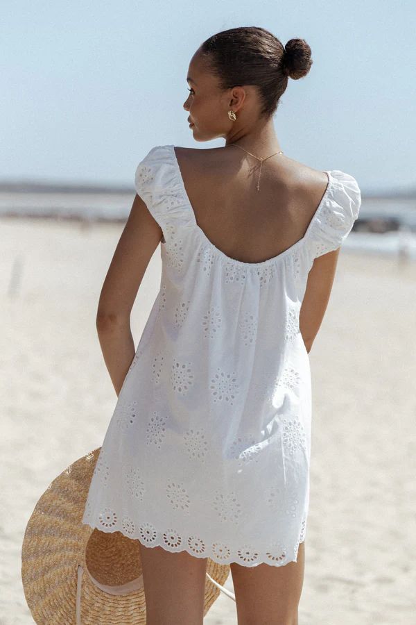 하얀 미니 드레스 스타일링