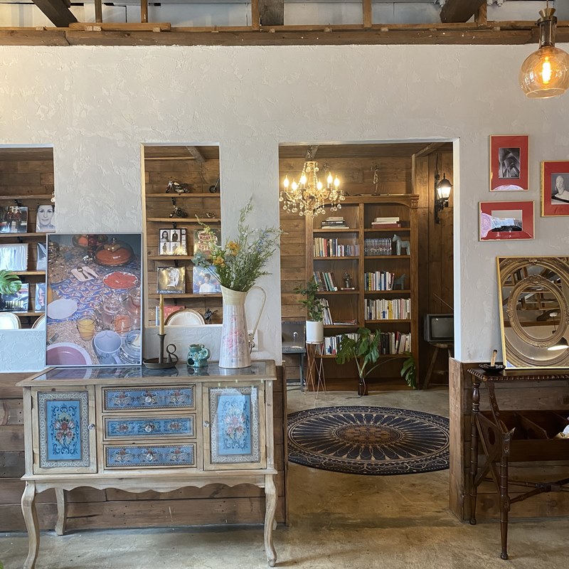 쿠안도-카페-내부-인테리어