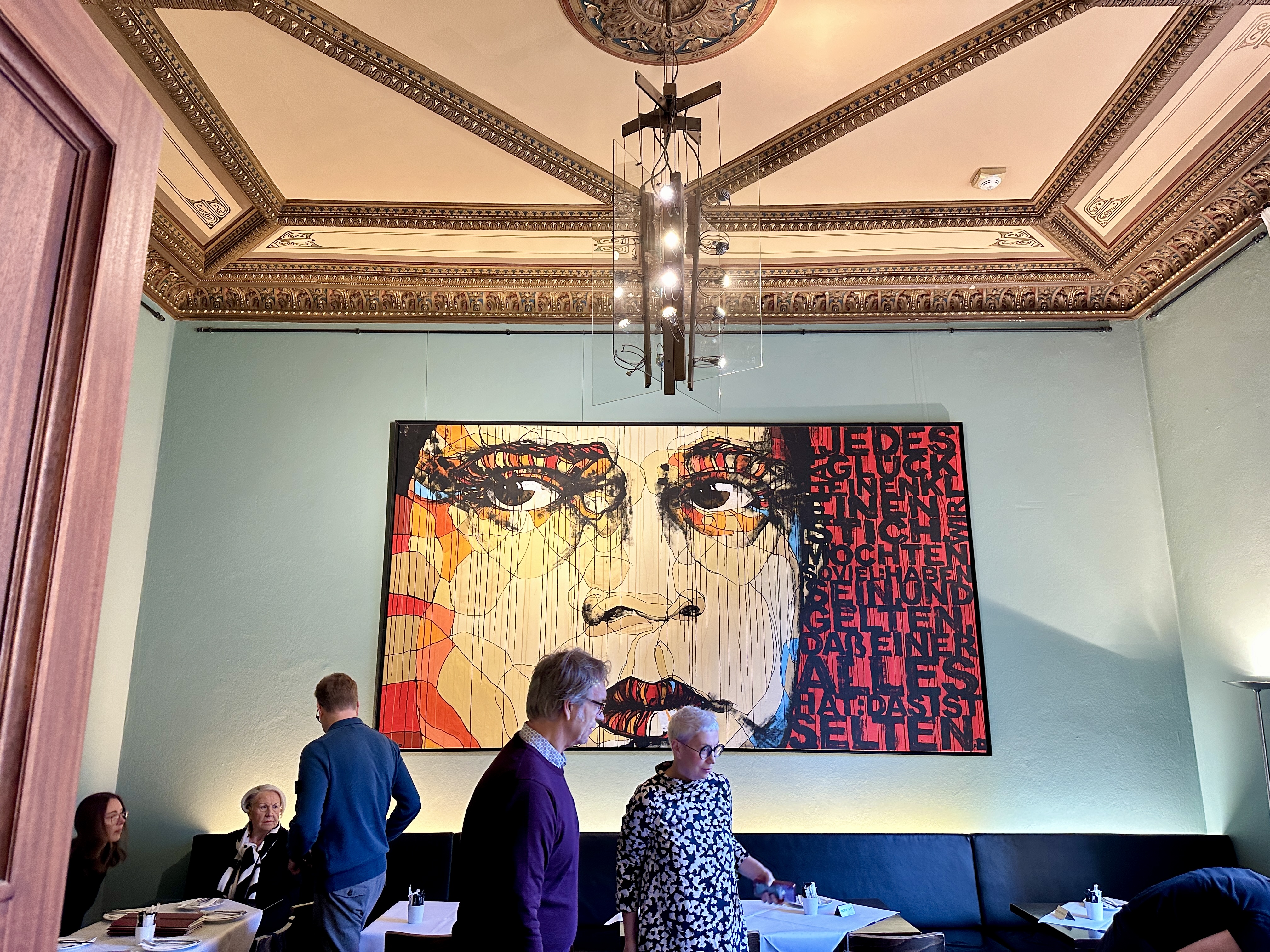 벽에 걸려있던 멋진 그림