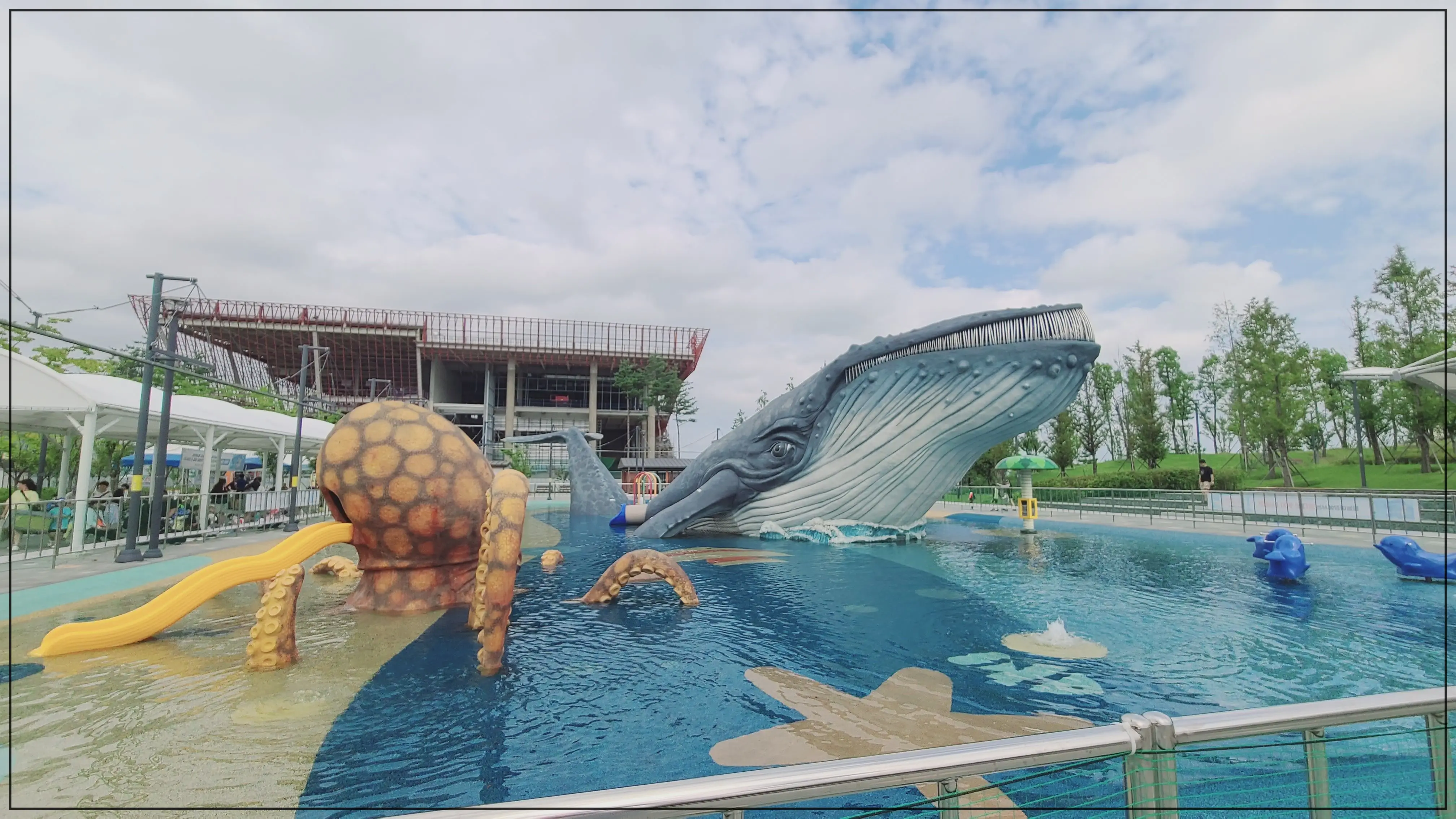 청주생명누리공원-물놀이터-고래
