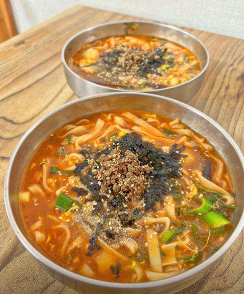 까치장칼국수 대표 메뉴