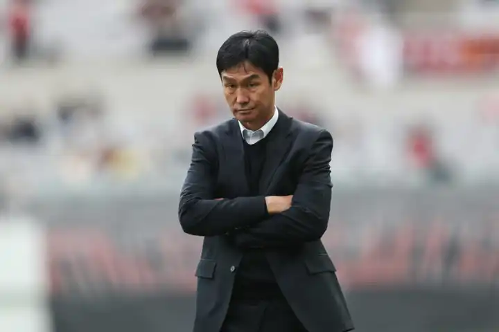 지켜보는-최용수감독