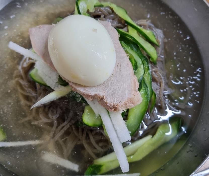 시원한 국물이 일품인 극한직업 막국수