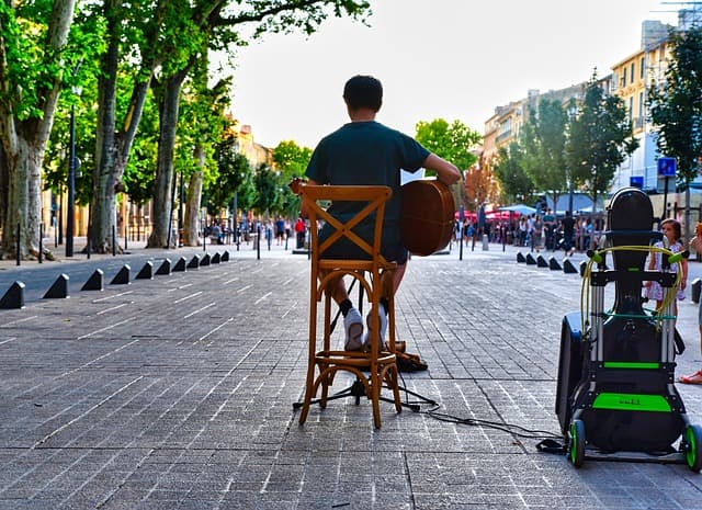 공공기관에서 운영하는 무료 공연과 복지의 연계: 예술이 복지 서비스가 될 수 있을까?
