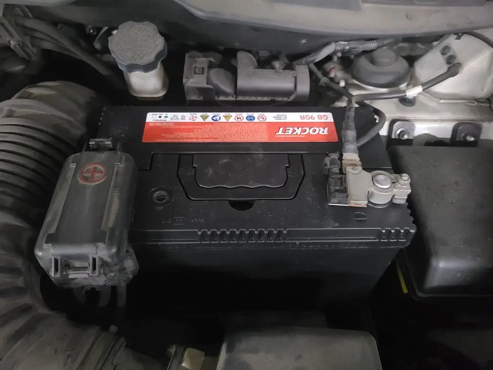 자동차 배터리 방전 예방법. 일반적인 예방법, 퓨즈 뽑기, 배터리선 빼기 (암전류 끄기)