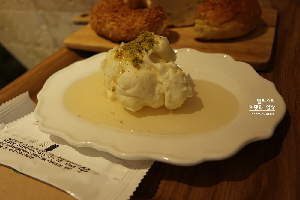 서울 이태원 카이막, 케르반 베이커리 (튀르키예 디저트, 베이커리)에서 카이막 1인 세트