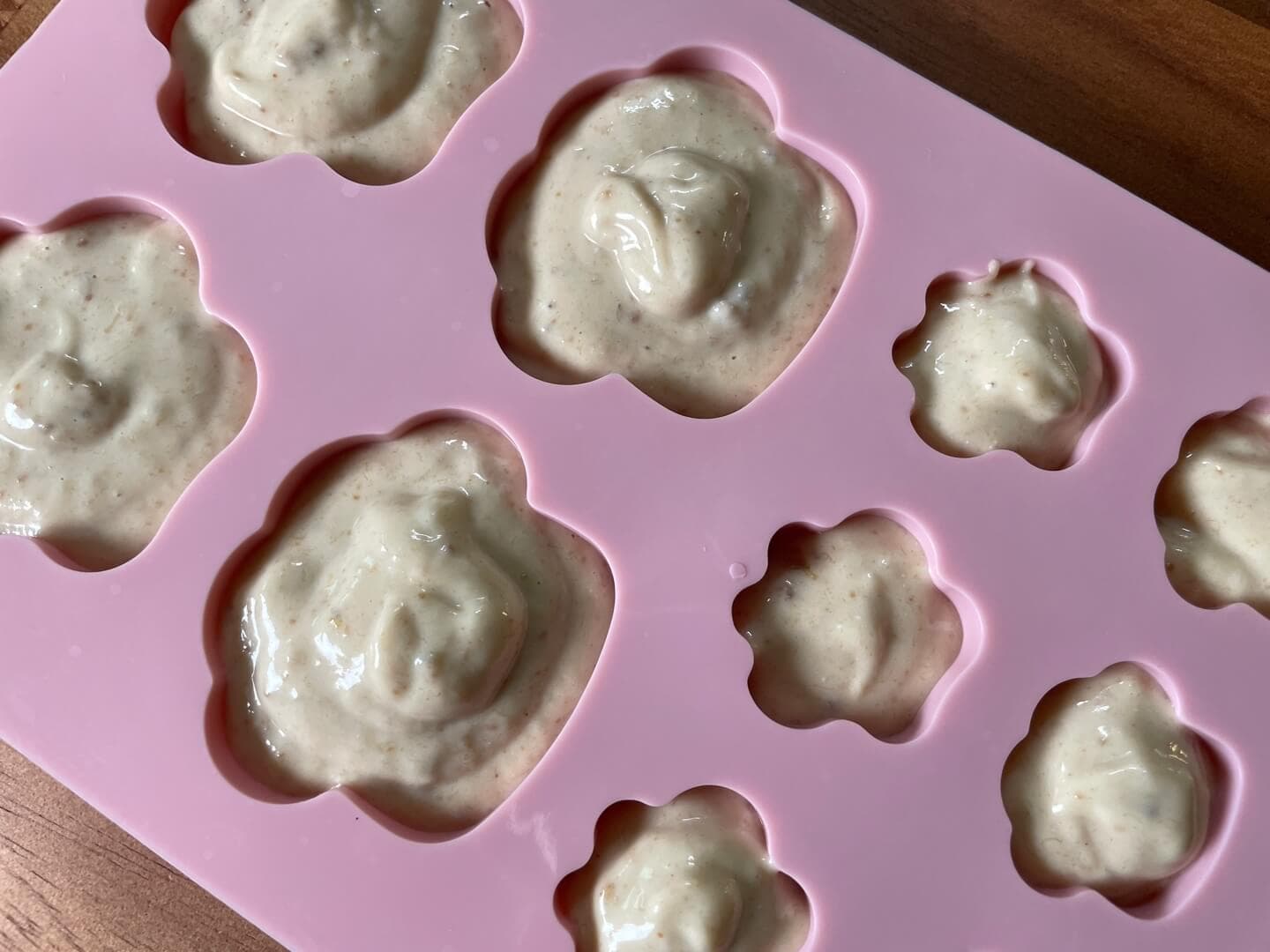 땅콩버터 다이어트 요리 - 실리콘 몰드 채우기