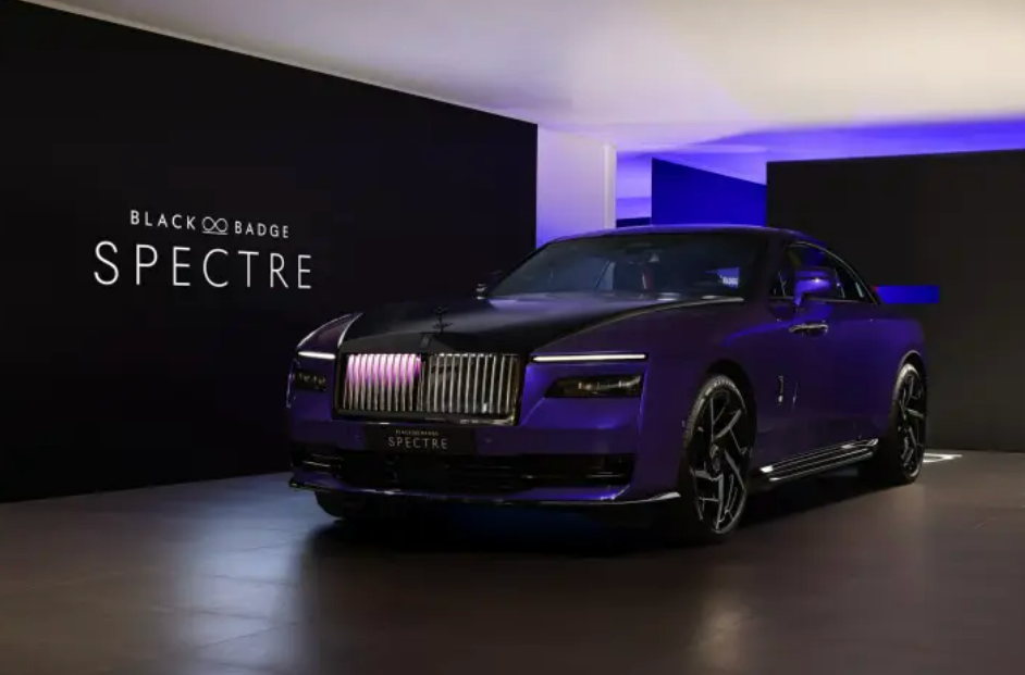 롤스로이스 블랙 배지 스펙터 관련 사진