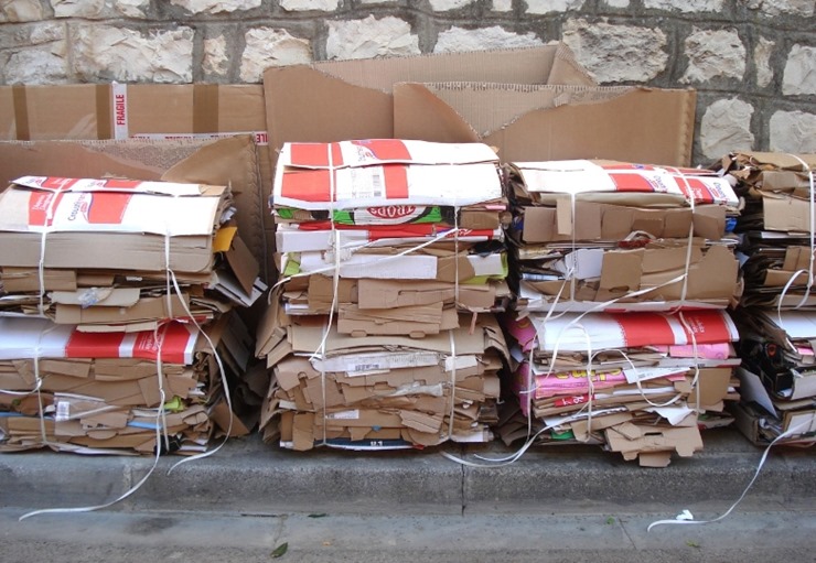 쌓아-놓은-박스