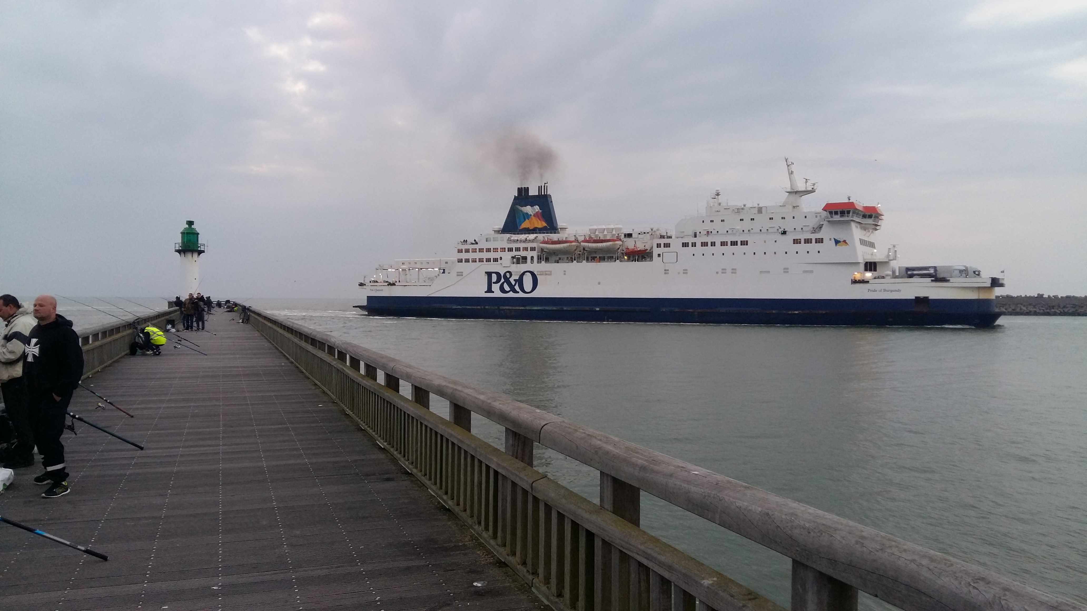 프랑스 칼레 등대와 크루즈