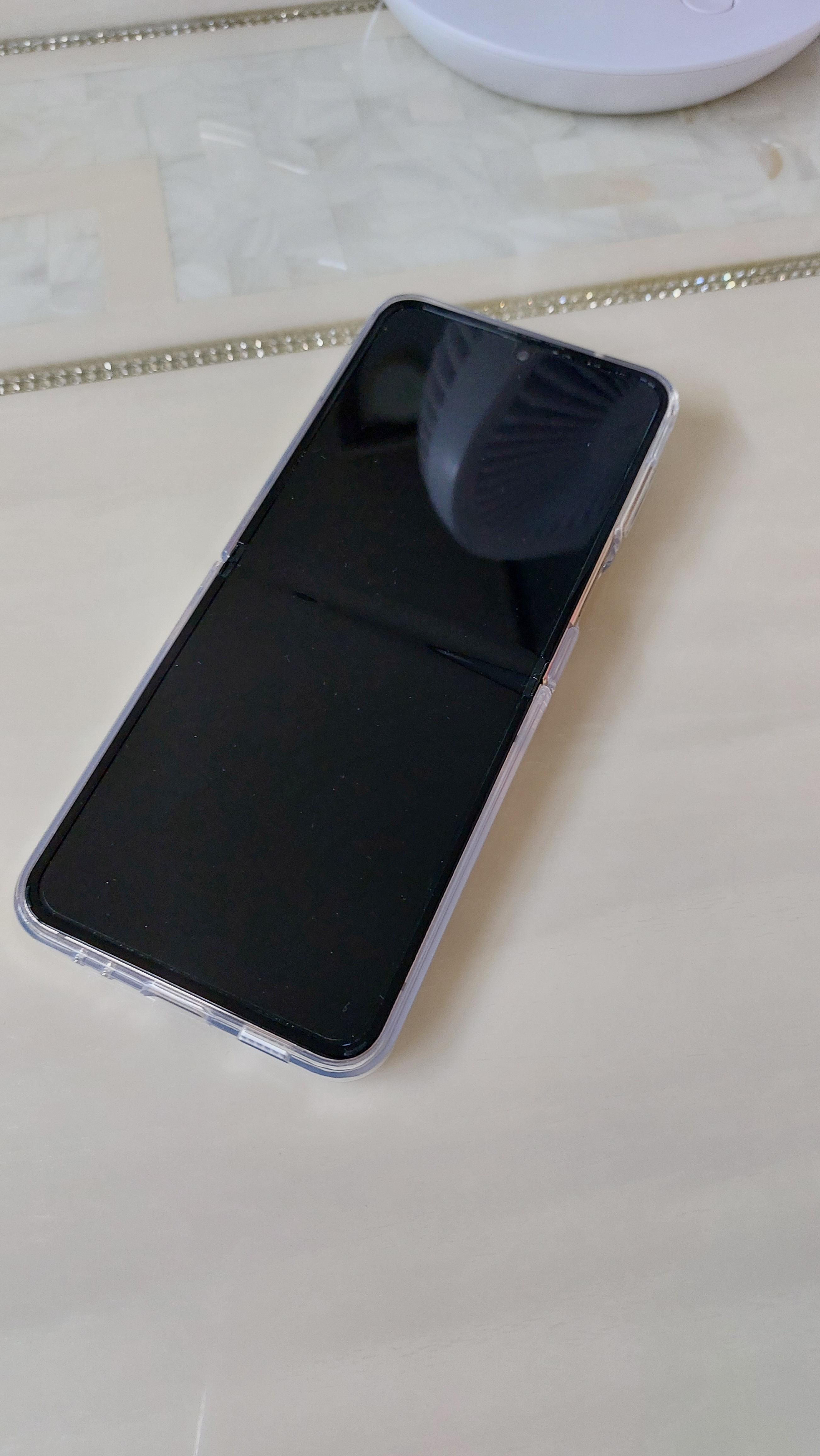 갤럭시Z플립4 액정보호필름 깨끗해짐!