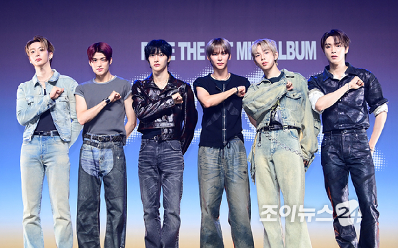 그룹 라이즈(RIIZE)가 27일 오후 서울 한남동 블루스퀘어 마스터카드홀에서 진행된 첫 미니앨범 '라이징(RIIZING)' 프레스 프리미어 행사에 참석하고 있다. [사진=정소희 기자]