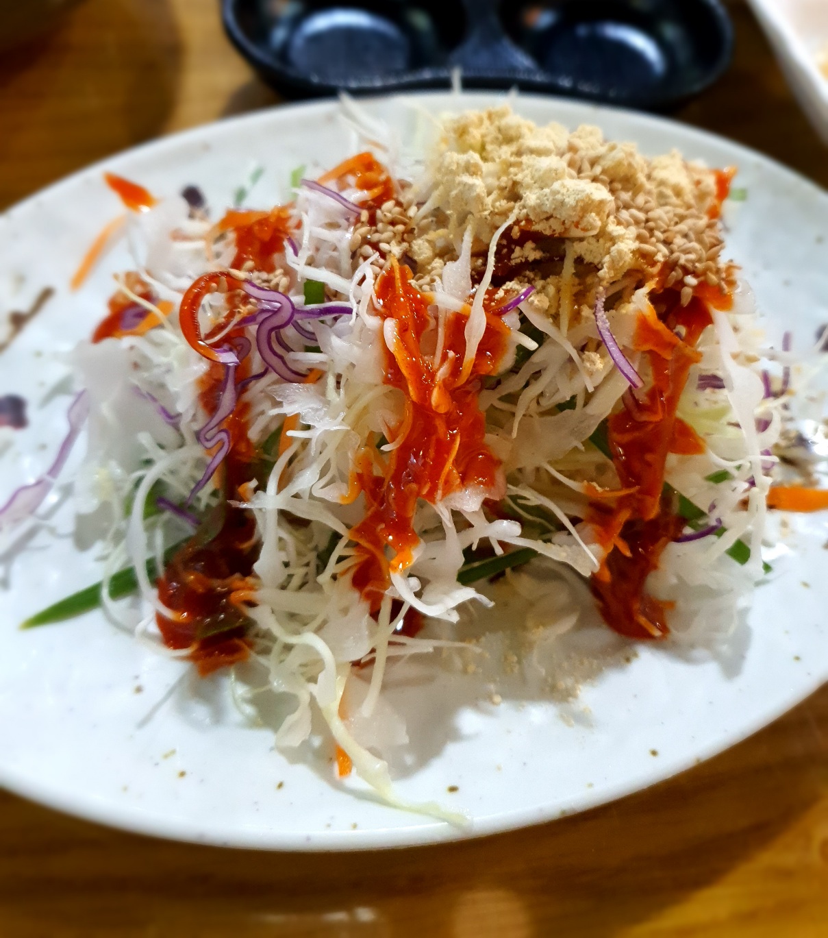 신선한-샐러드도-제공됩니다.