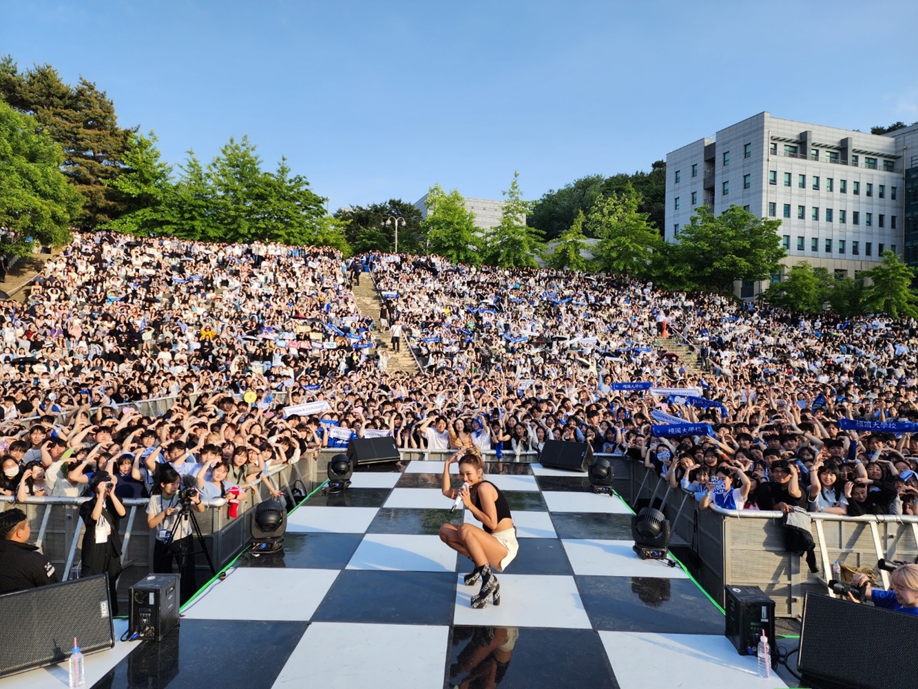 대학 축제 연예인 섭외 찬반 토론