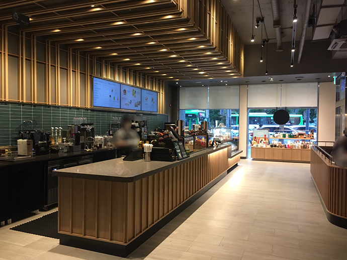 스타벅스-화곡역-8번출구점-매장-카운터