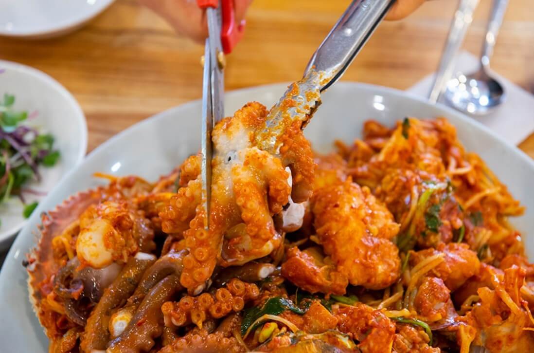 생생정보통 바닷가재해물탕 인천 부평 맛집 고수의 부엌