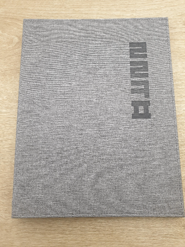 ㄹㄹㅋㅍ라고 적힌 표지가 인상적인 메뉴책자