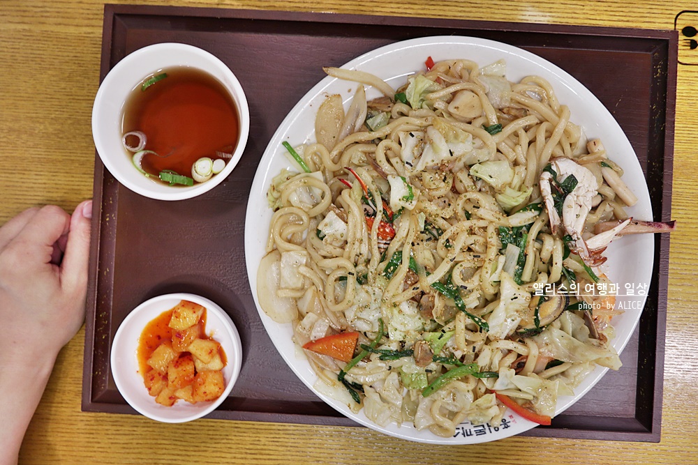 홍익돈까스 부산대점, 양 많고 맛있어서 자주 가는 식당, 홍익돈까스와 해물볶음우동