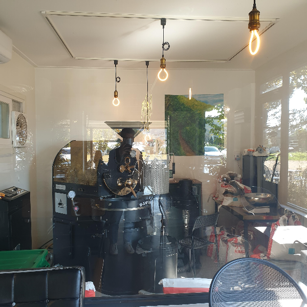 고양 카페 다위스(DAWIS): 맛에 대한 고집과 애견 동반이 가능한 카페_로스터기