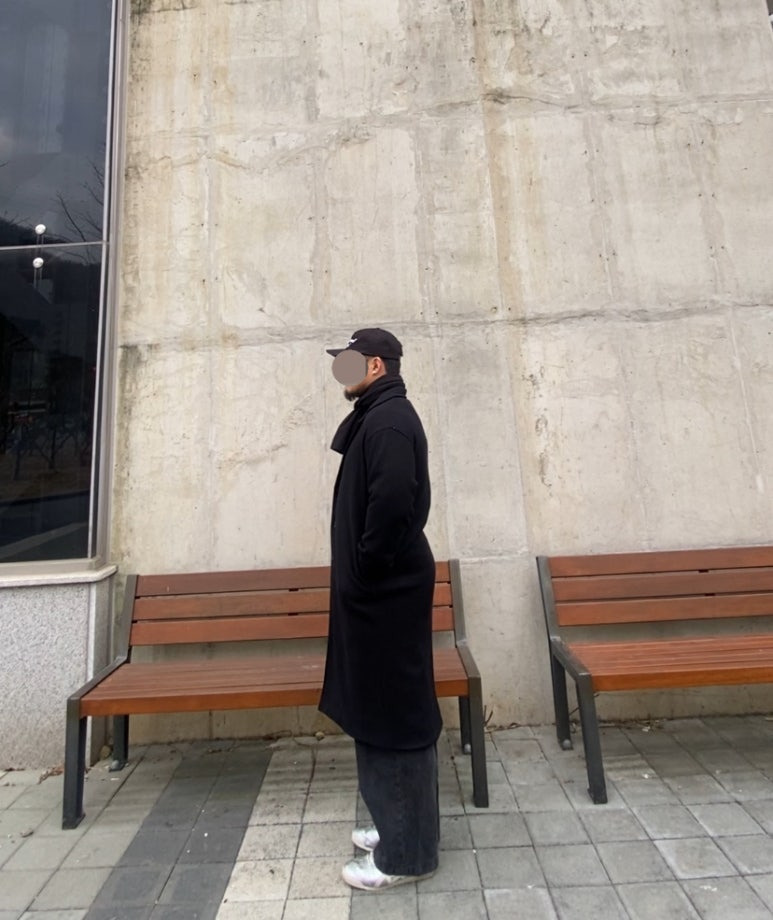 데일리룩('26.1.9.)에페 빈티지 할리우드 스타 볼캡, 아이라이크큐 빈티지 목도리 머플러, 시그니처 울 롱코트, 무신사스탠다드 벌룬 팬츠, 아식스 오니츠카타이거 멕시코66 실버