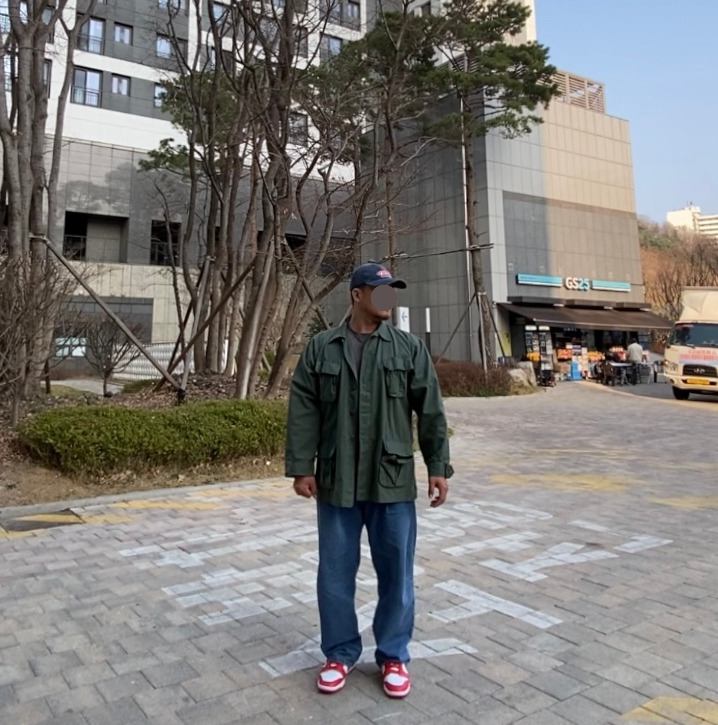 데일리룩('26. 3. 27.)브이투 스톤워싱 빈티지 볼캡, 칼하트 포켓티 K87, 로스코 립스탑 정글 퍼티그재킷, 에러스익셉티드 플리츠 데님팬츠, 나이키 덩크 로우 유니버시티레드