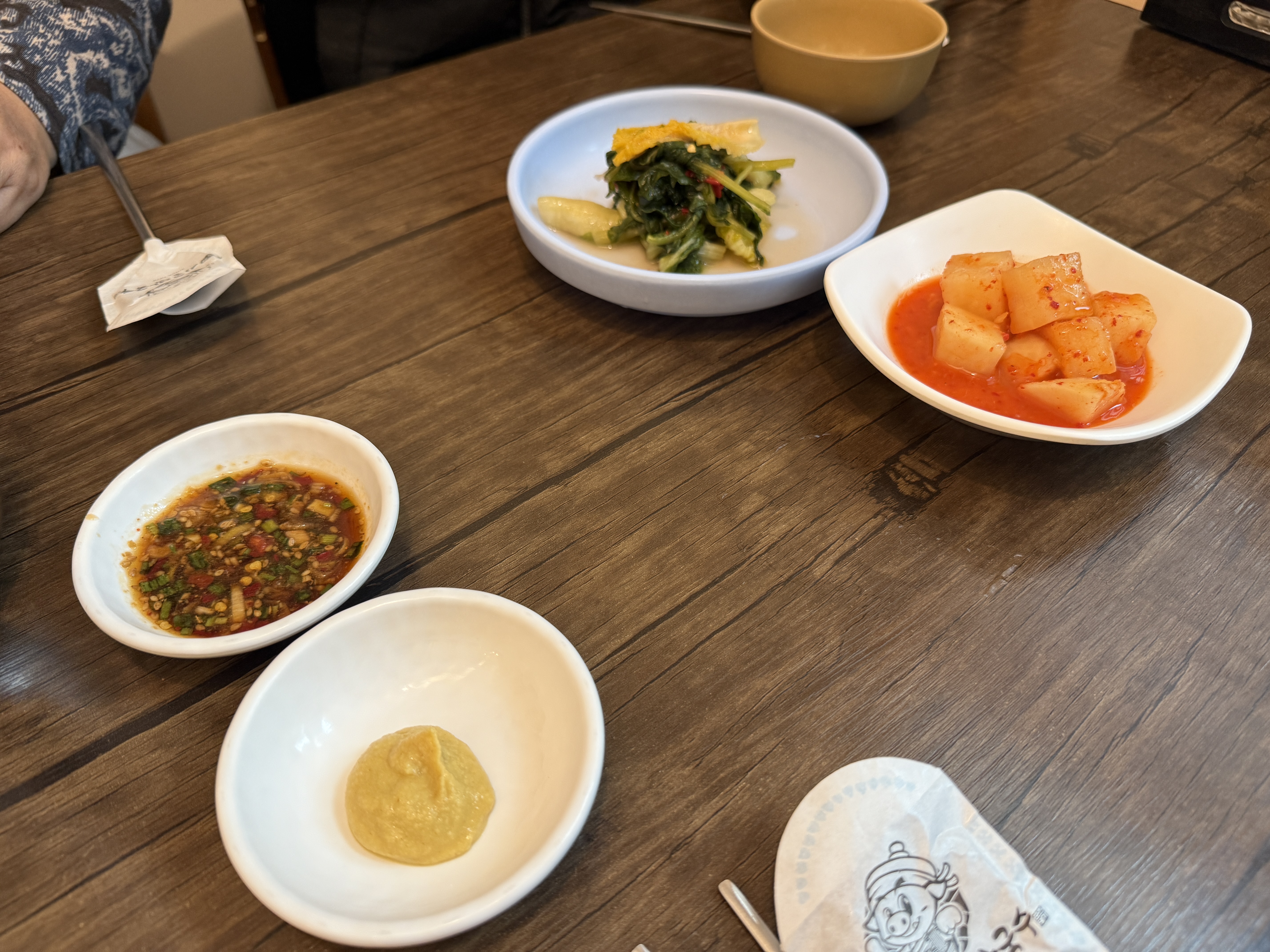 춘천 시골막국수 열무김치와 깍두기 밑반찬 사진